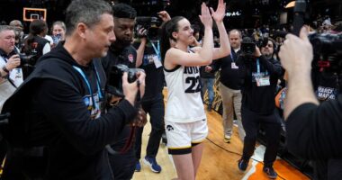 Caitlin Clark leads Iowa rally for 71-69 win over UConn in women's Final Four. South Carolina awaits