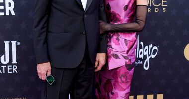 Calista Flockhart admits it wasn't exactly love at first sight when Harrison Ford sidled up to her table at the 59th annual Golden Globes in 2002