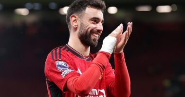 Bruno Fernandes came to Manchester United's rescue in their 4-2 win over Sheffield United