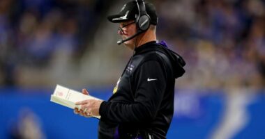 Cowboys Sign LB with 'king-sized' Tackle Production to Boost Defense