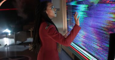 Discovery Season 5 Episode 4 Easter Eggs Dig Up Classic Star Trek Time Travel Canon
