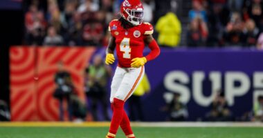 Celebrity Net Worth logo