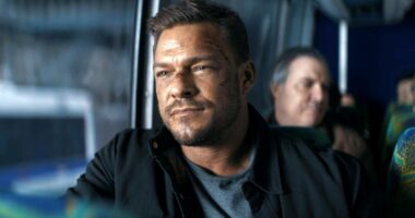 How Reacher Is An "American James Bond" (But Better) Explained By Alan Ritchson