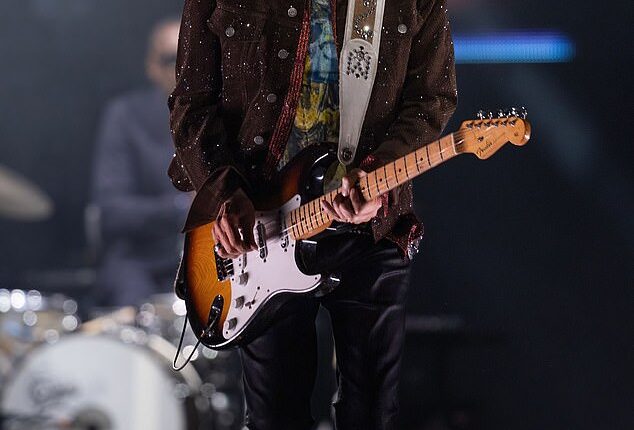 How Rolling Stones rocker Ronnie Wood, 76, ditched booze, drugs and wild parties for green juice, workouts and family time on tour