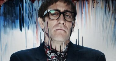 Jake Gyllenhaal Is a Total Snob in This Odd Netflix Horror Comedy