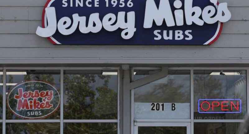 Celebrity Net Worth logo