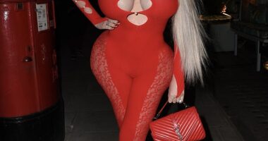 Jessica Alves put on a typically revealing display on Wednesday night as she went out on a date in London