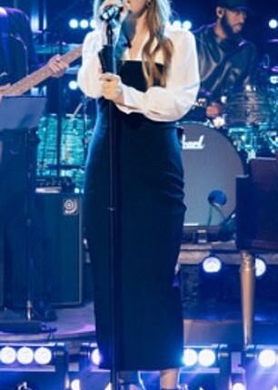 Singer Kelly Clarkson looked half her weight from a year ago. Seen on her talk show on Monday