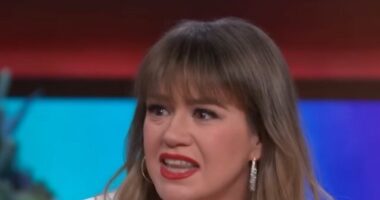 Kelly Clarkson: Pro-Life Laws 'Literally Kill' Women -- ‘Insane' Not to Abort Children Conceived in Rape