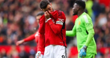 Manchester United were held to a disappointing 1-1 draw by Burnley at Old Trafford