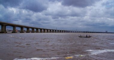 Man dies after jumping into Lagos lagoon while being chased by a mob for allegedly stealing bags of cement