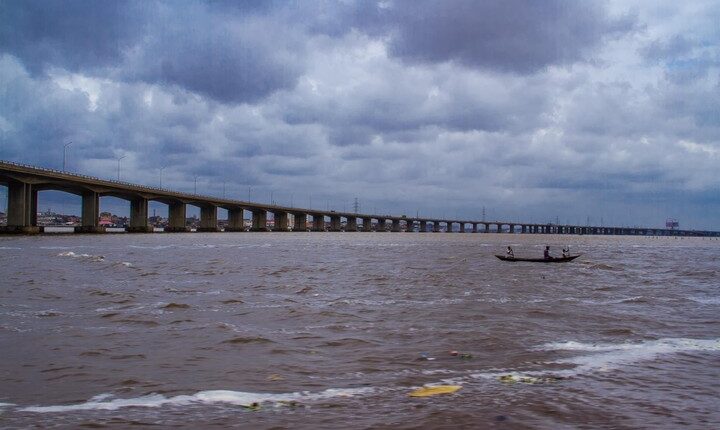 Man dies after jumping into Lagos lagoon while being chased by a mob for allegedly stealing bags of cement