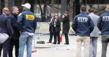 Man sets himself on fire outside Donald Trump�trial��in�Manhattan (Photos)