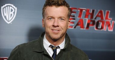 Celebrity Net Worth logo