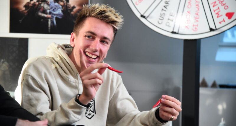 Celebrity Net Worth logo