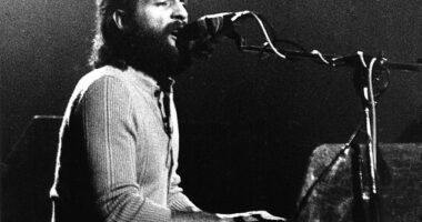 Mike Pinder, the last original member of the Moody Blues, has died at the age of 82