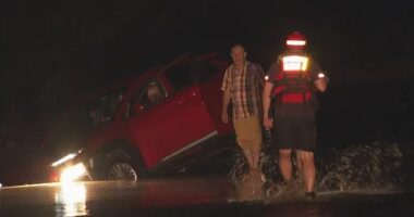Thousands of residents in Sydney's north-west have been evacuated and over 140 rescued after floodwaters along the Hawkesbury and Nepean Rivers peaked on Saturday
