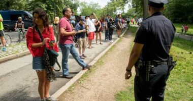 NYC Resident Asks 'Why Anyone Would Ever Live in the Suburbs,’ and Twitter Responds