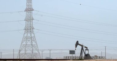 Oil prices on track for a nearly 5% weekly gain on Mideast tensions