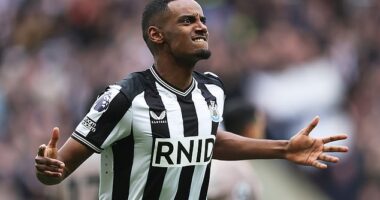 Alexander Isak ran riot at St James' Park as Newcastle breezed past Tottenham in 4-0 victory