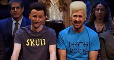 Ryan Gosling Dressed Up as Beavis Breaks the SNL Cast