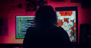 Online life in The Antisocial Network on Netflix