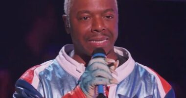 Sisqó was unmasked from his Lizard costume on Wednesday's Shower Anthems themed episode of The Masked Singer on Fox after receiving the lowest score