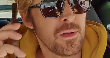 Ryan Gosling has brought back Carpool Karaoke, but not as fans may think, with the actor taking part in a hilarious sketch to promote his new film The Fall Fuy