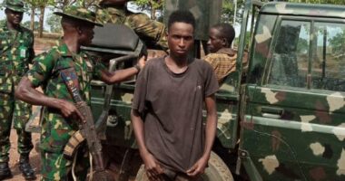 Troops burst kidnappers