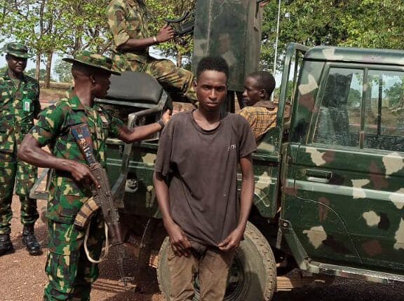 Troops burst kidnappers