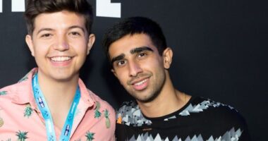 Celebrity Net Worth logo