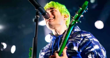What did Awsten Knight do? His Age, Height, Dating, Net Worth