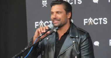 What is Manu Bennett doing now? His Age, Height, Wife, Kids
