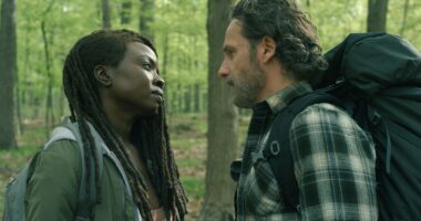 Danai Gurira as Michonne, Andrew Lincoln as Rick Grimes - The Walking Dead: The Ones Who Live _ Season 1, Episode 5 - Photo Credit: AMC