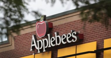 Why Applebee’s $200 ‘date night’ pass may not be such a bargain after all