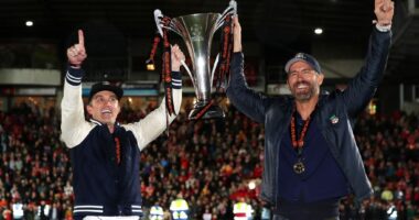 Celebrity Net Worth logo