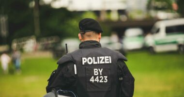 30 Cops Required to Arrest Crazed Somali Stabber Outside Supermarket.