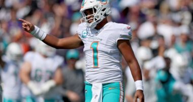 Celebrity Net Worth logo