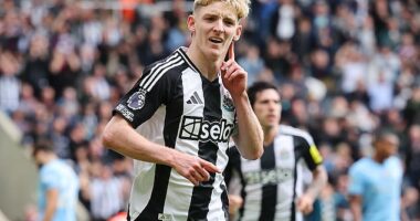 Anthony Gordon scored a penalty against Man City and impressed with his work rate