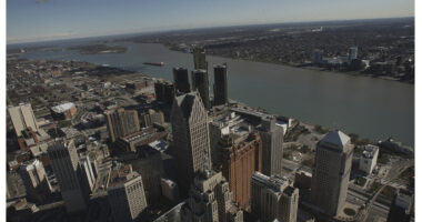 Bridgerton Ball Event in Detroit Slammed as 'Chaos': Reports