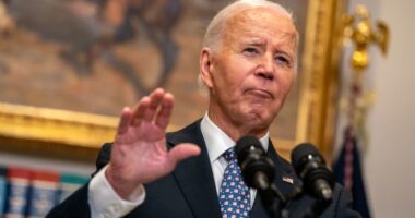 Chamber of Commerce calls on Biden to stop dockworkers strike, citing inflation fears