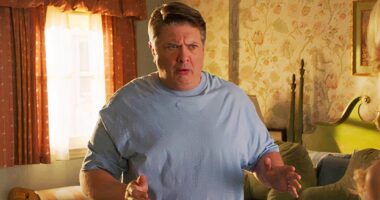 George Actor Is Unrecognizable In Georgie & Mandy’s Sequel Set Image Reunion With His Young Sheldon Kids