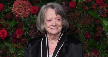 Maggie Smith Passes Away Age 89 Harry Potter Downtown Abbey Actress 