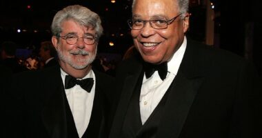 Celebrity Net Worth logo