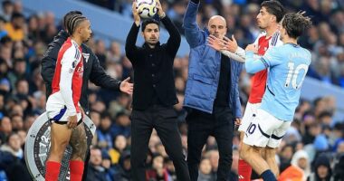 Arsenal manager Mikel Arteta pictured holding the ball during his team's 2-2 draw at Man City