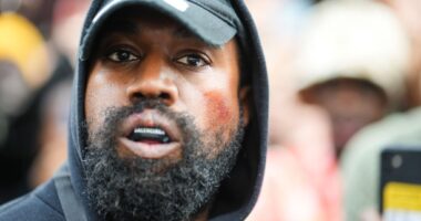 Celebrity Net Worth logo