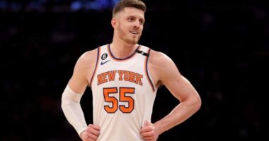 Knicks Considering 2 Veteran Centers