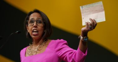 Lib Dems to call for free school meals for all children in poverty