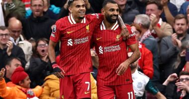 Luis Diaz (left) has given a desperate plea to Mohamed Salah (right) over his Liverpool future