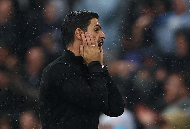 Arsenal boss Mikel Arteta was not a fan of the decision to send Leandro Trossard off